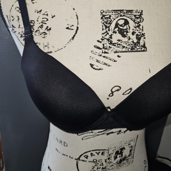 YMI Intimates Womans Black Bra Size 36C - Picture 2 of 10
